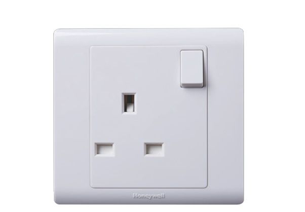 hbt-ep-r2757whisg-1-gang-switched-socket-outletprimaryimage.jpg