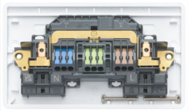 K2747STWHI, 13A 2G Switchsocket with screwless terminals, back