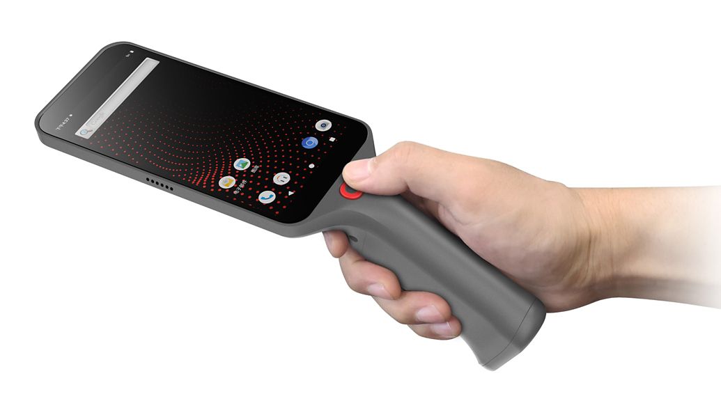 The CS32 is designed for self-service shopping with independent scanning and payment, reducing wait times and operational costs through its hardware, user-friendly design and adaptable software ecosystem to enable retail digital transformation.