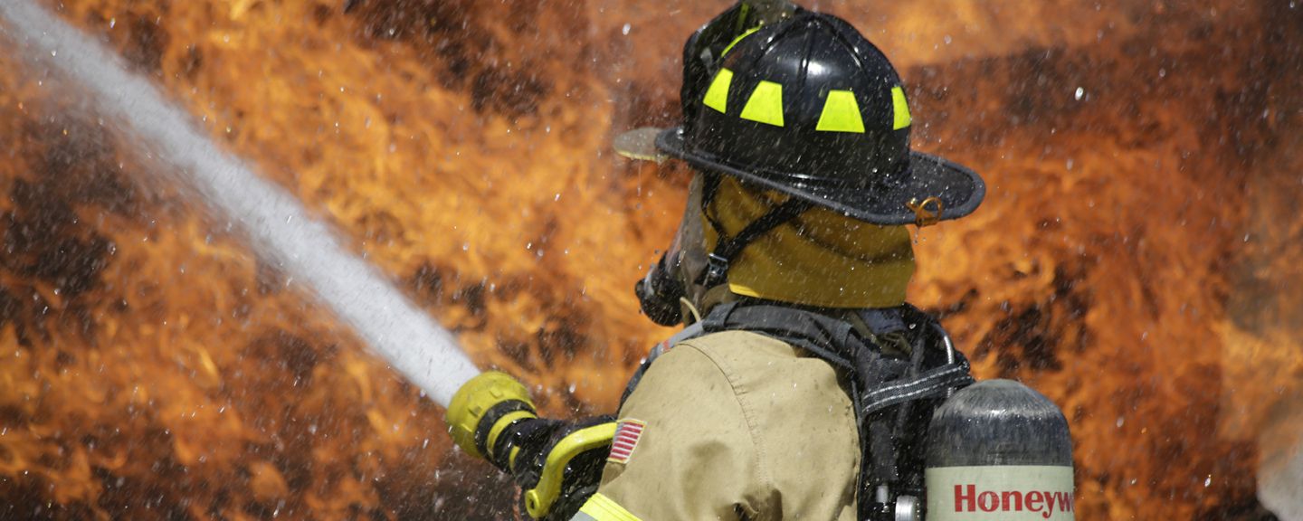 自给式呼吸器 (SCBA)
