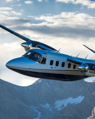 Twin Commander flown by Erick Teeters & John Kelley.