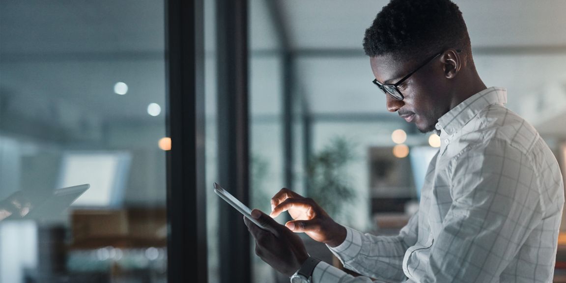 worker with ipad