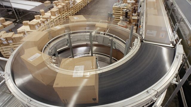 An image illustrating how AI is used to improve supply chain efficiency.