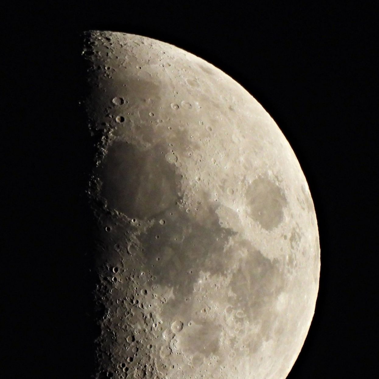 3 25 луна. Луна 25.09.2005. Луна 2008 года. Как выглядит Луна. Луна 2009 года.