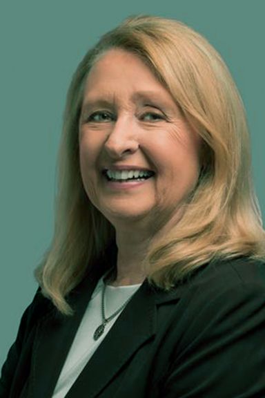 Professional corporate headshot image of Ewa Pigna for leadership, speaker and company profile use.
