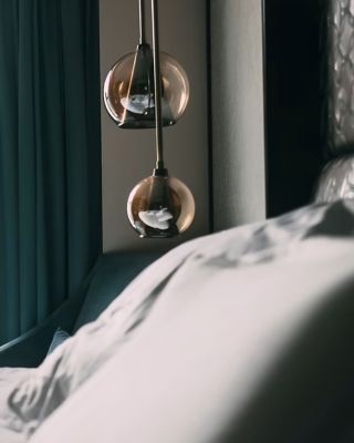hon-ba-onity-woman-stretching-hotel-room-2880x1440.jpg