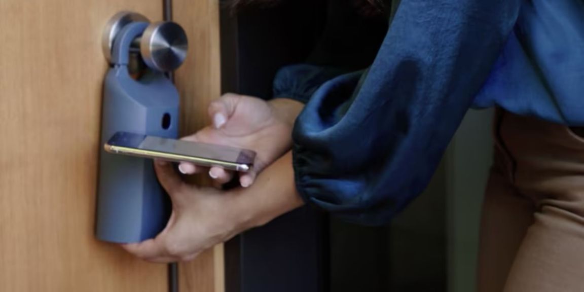 Supra real estate agent opening Supra lockbox with mobile app