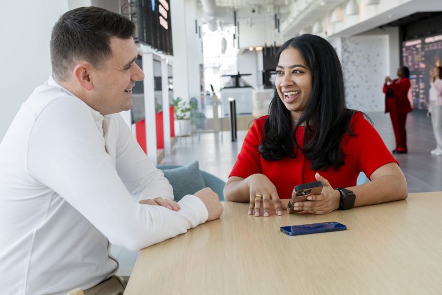 Driving Collaboration: Team Discussion in a Smart Digital Workplace