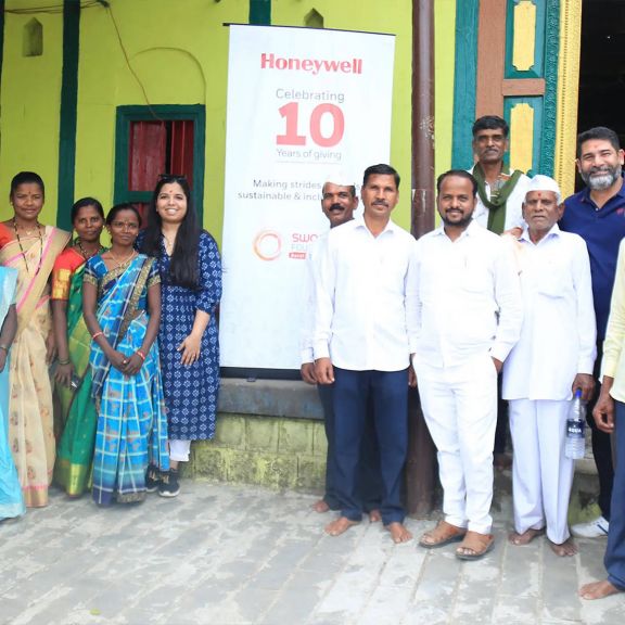 A group commemorates a decade of Honeywell’s commitment to sustainability and inclusion at a vibrant community event.