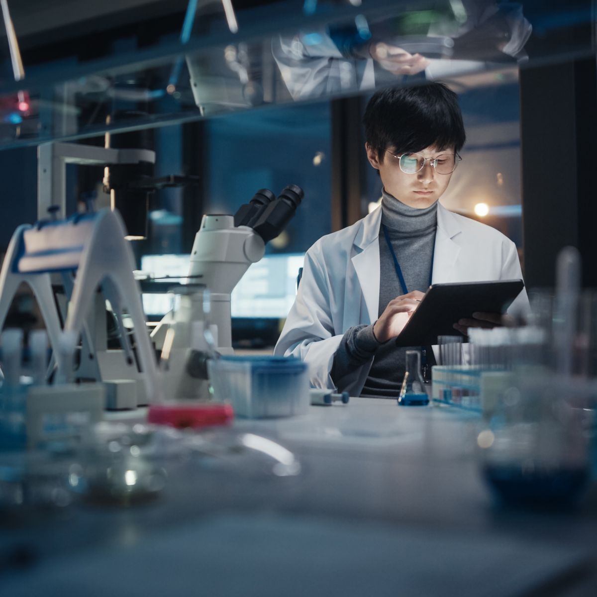 Research professional holding device in a low lit laboratory