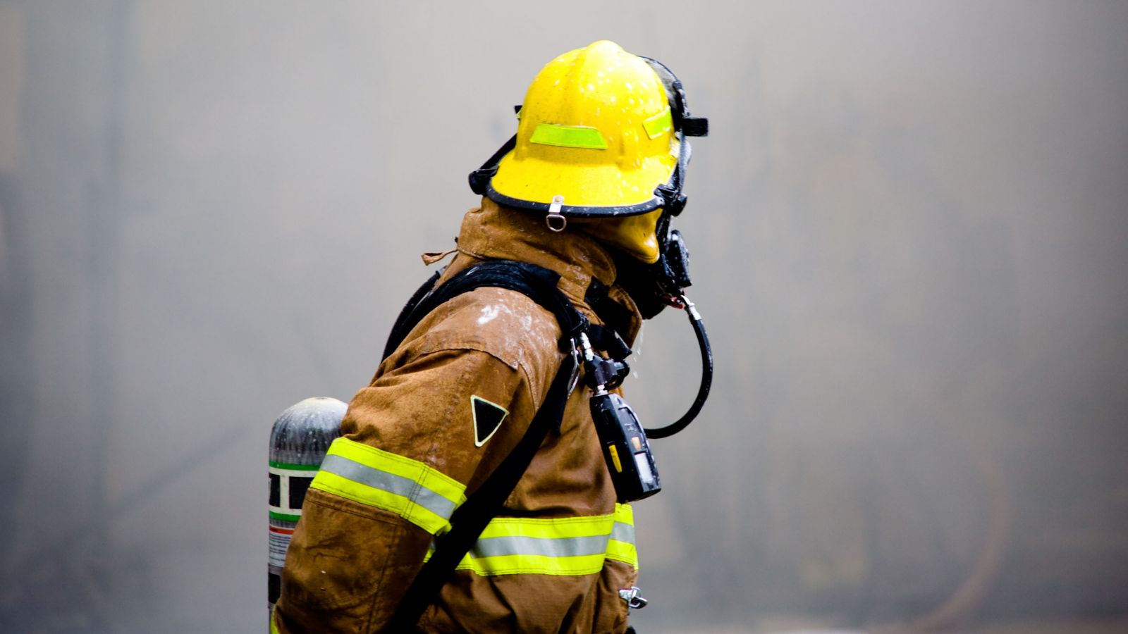hon-firefighter-smoke-yellow-helmet-scba-rear-view-172241171.jpg