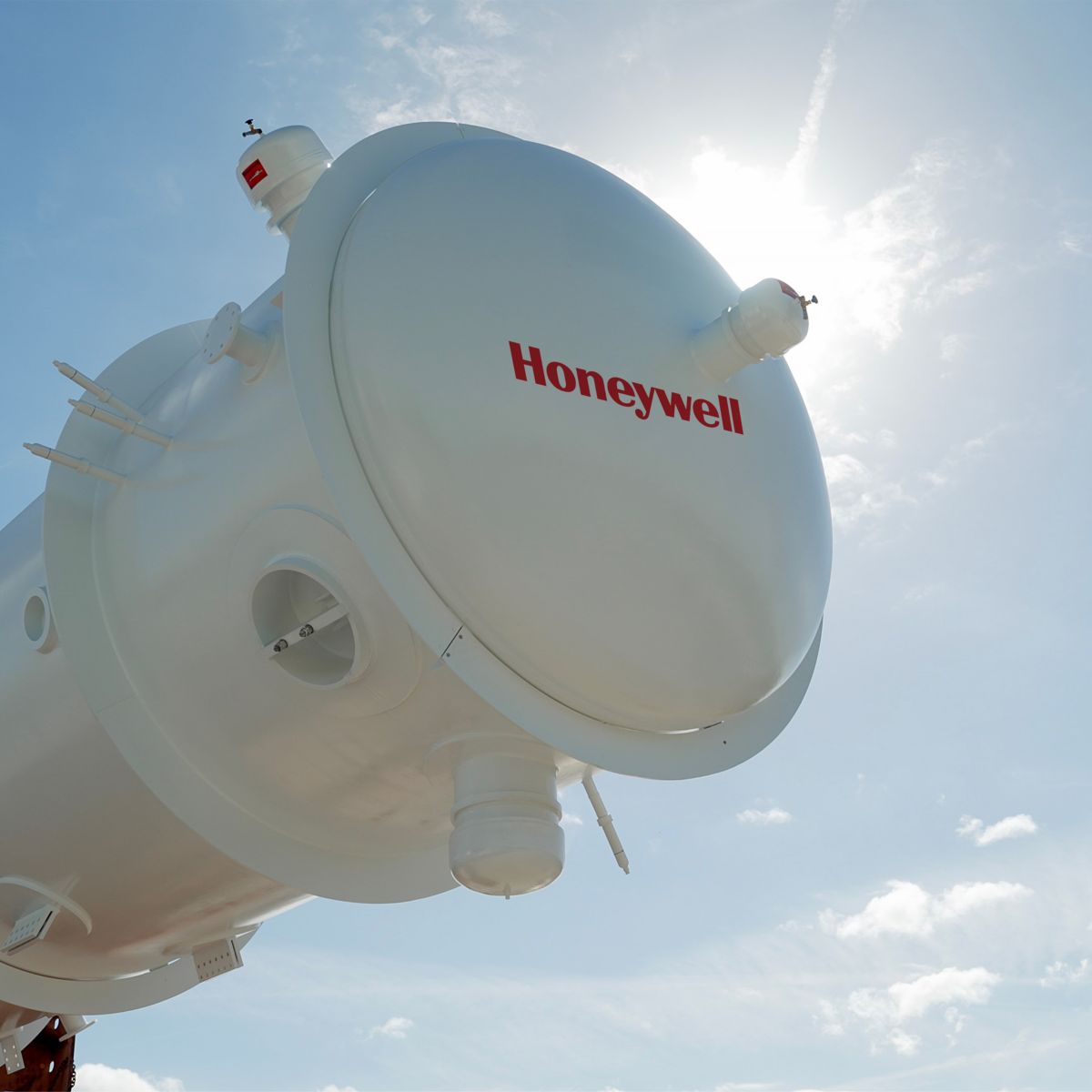 Honeywell industrial pressure vessel engineered to enhance reliability, efficiency and performance in process industry applications.