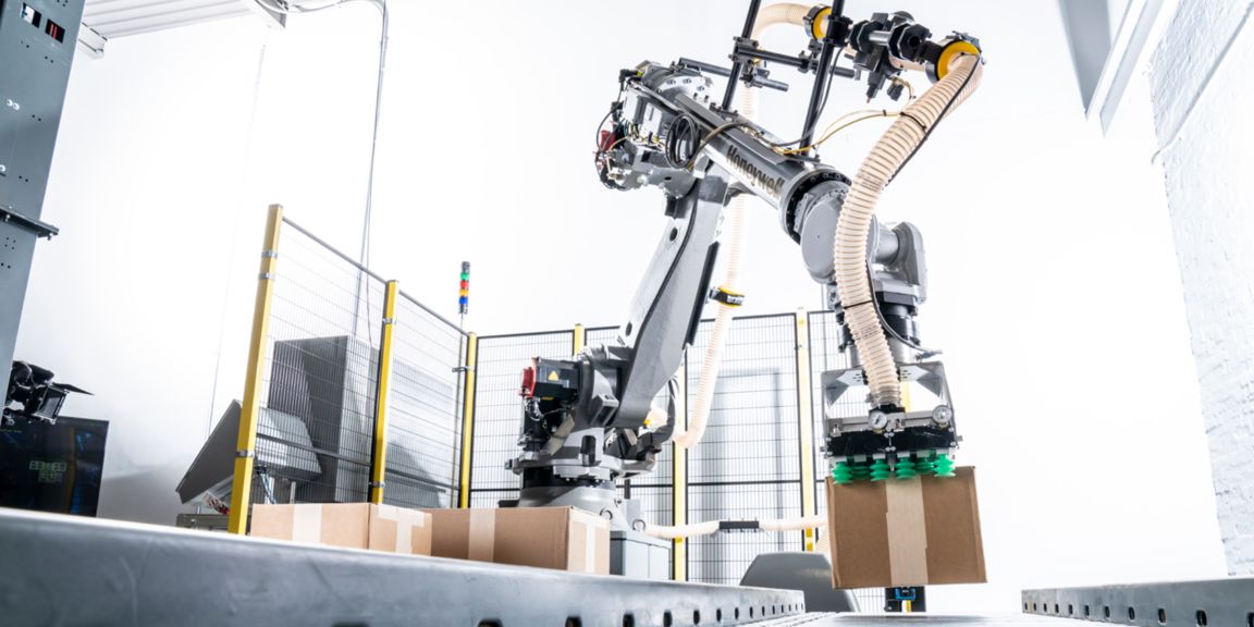 The Honeywell Smart Flexible Depalletizer