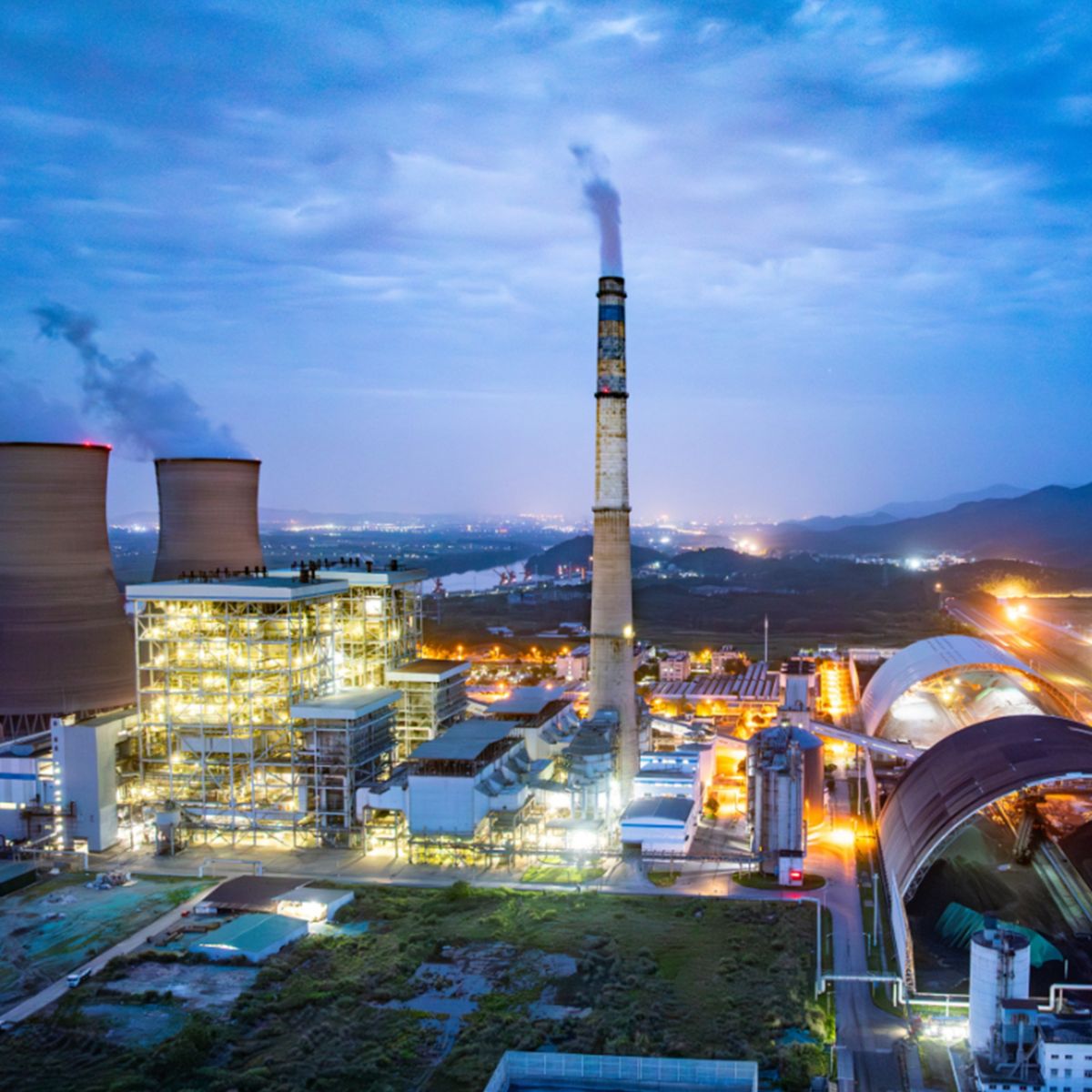 Our energy storage, monitoring and improvement technologies help reduce energy intensity, integrate renewable power sources and lower emissions across extraction and processing activities.   