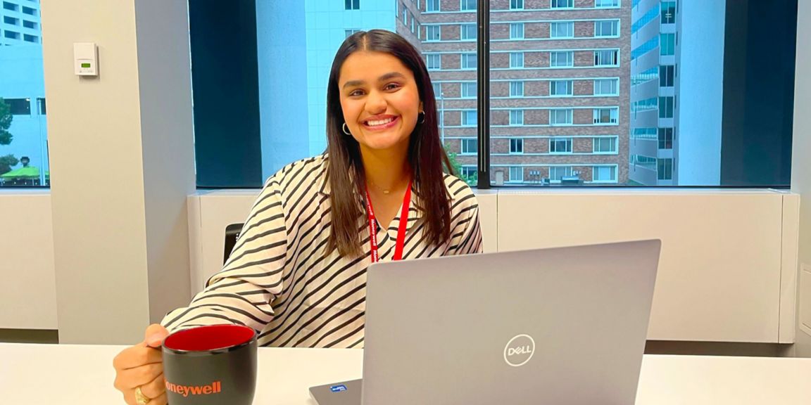 hon-is-ayesha-intern-day-2022.jpg