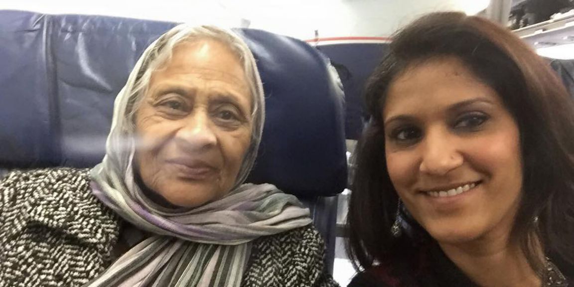 Employee with her aunt. 