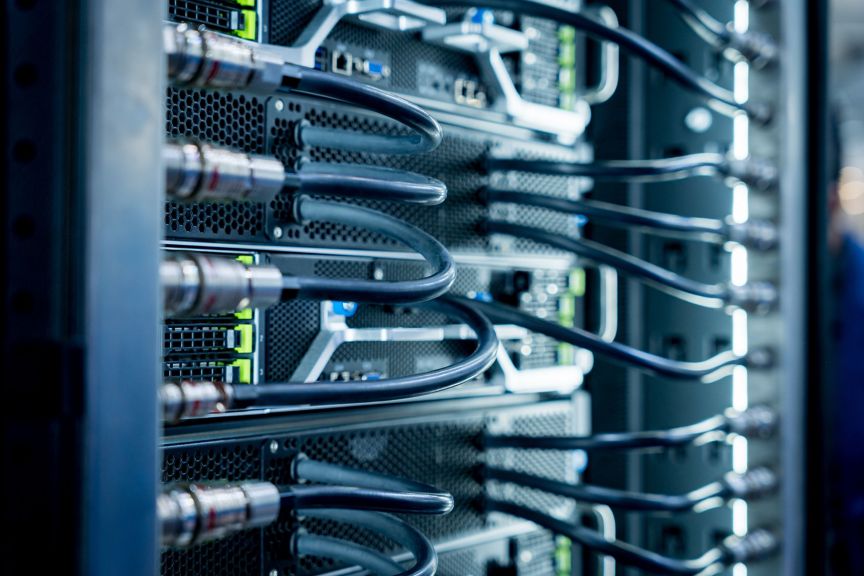 hon-server-rack-cables-data-centre-closeup-1373685036.jpg