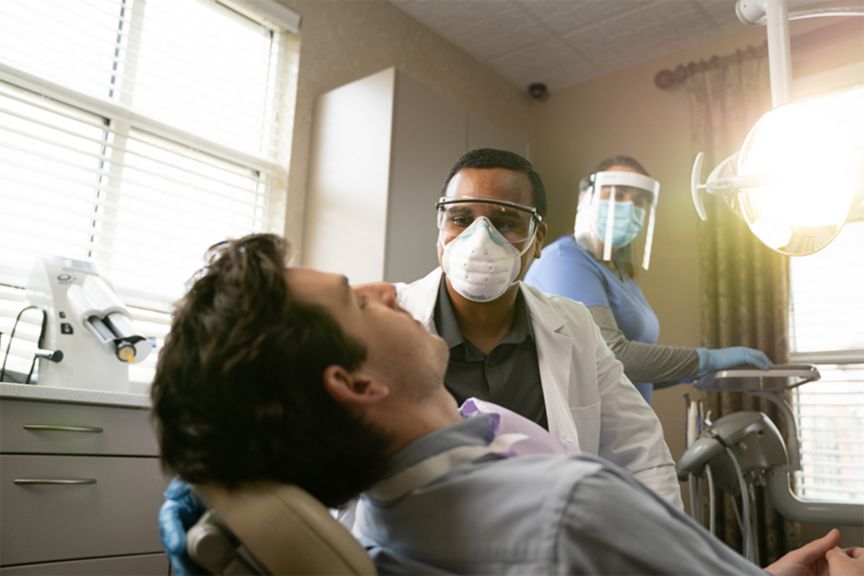 sps-his-blog-the-importance-of-ppe-dentists-top-header-image-900x600