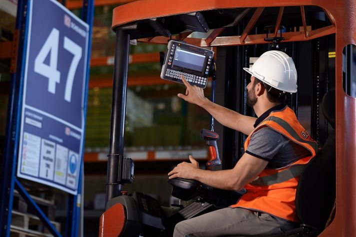 Operational Intelligence for Distribution Centers