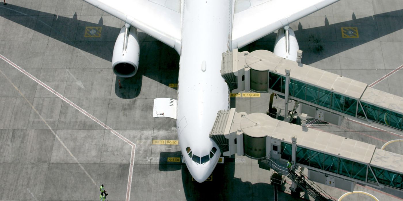 airport-plane-gate-2880x1440.jpg