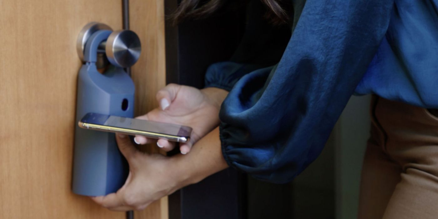 Supra real estate agent opening supra lockbox with mobile app