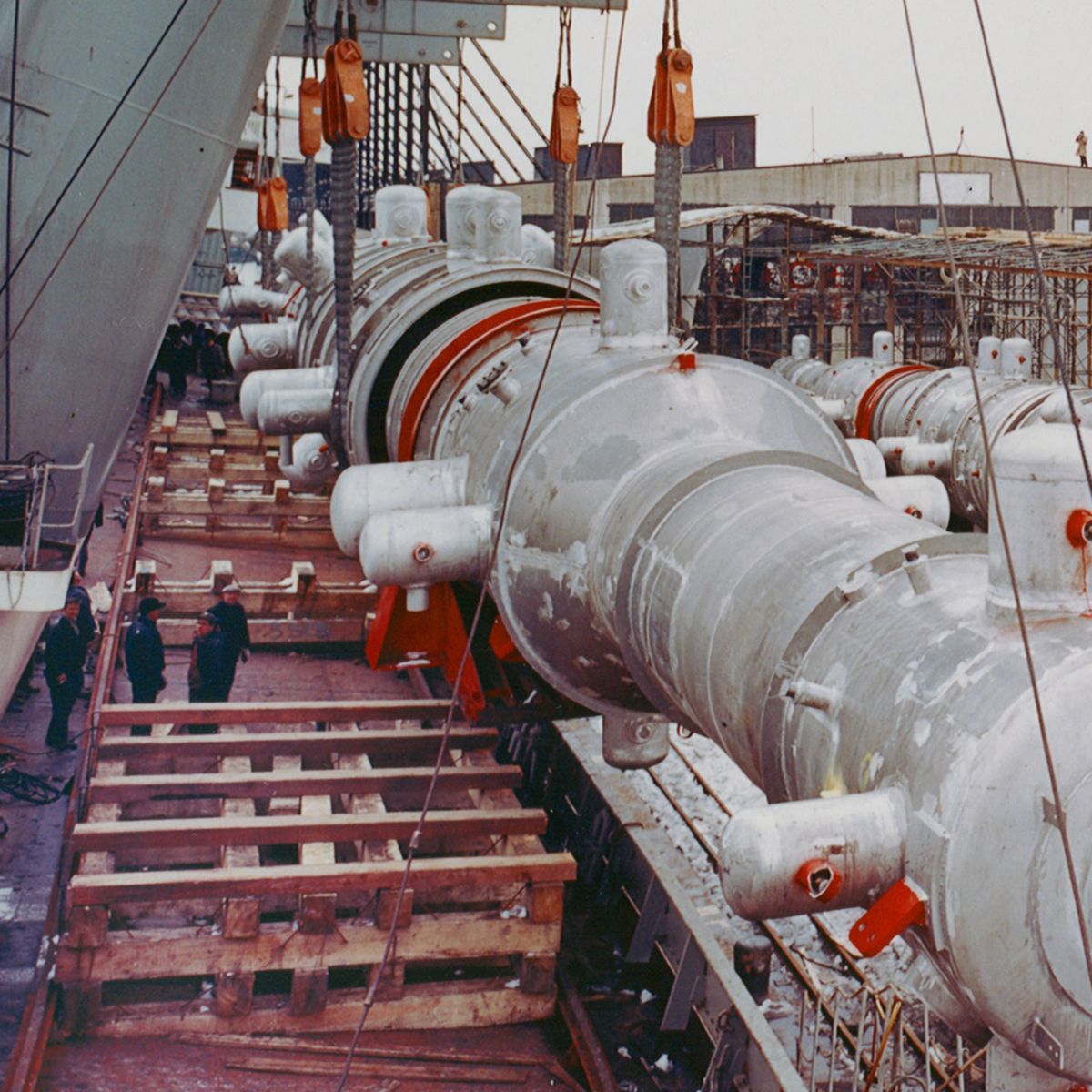Our proven, integrated LNG solutions reduce risk and complexity to secure funding.
