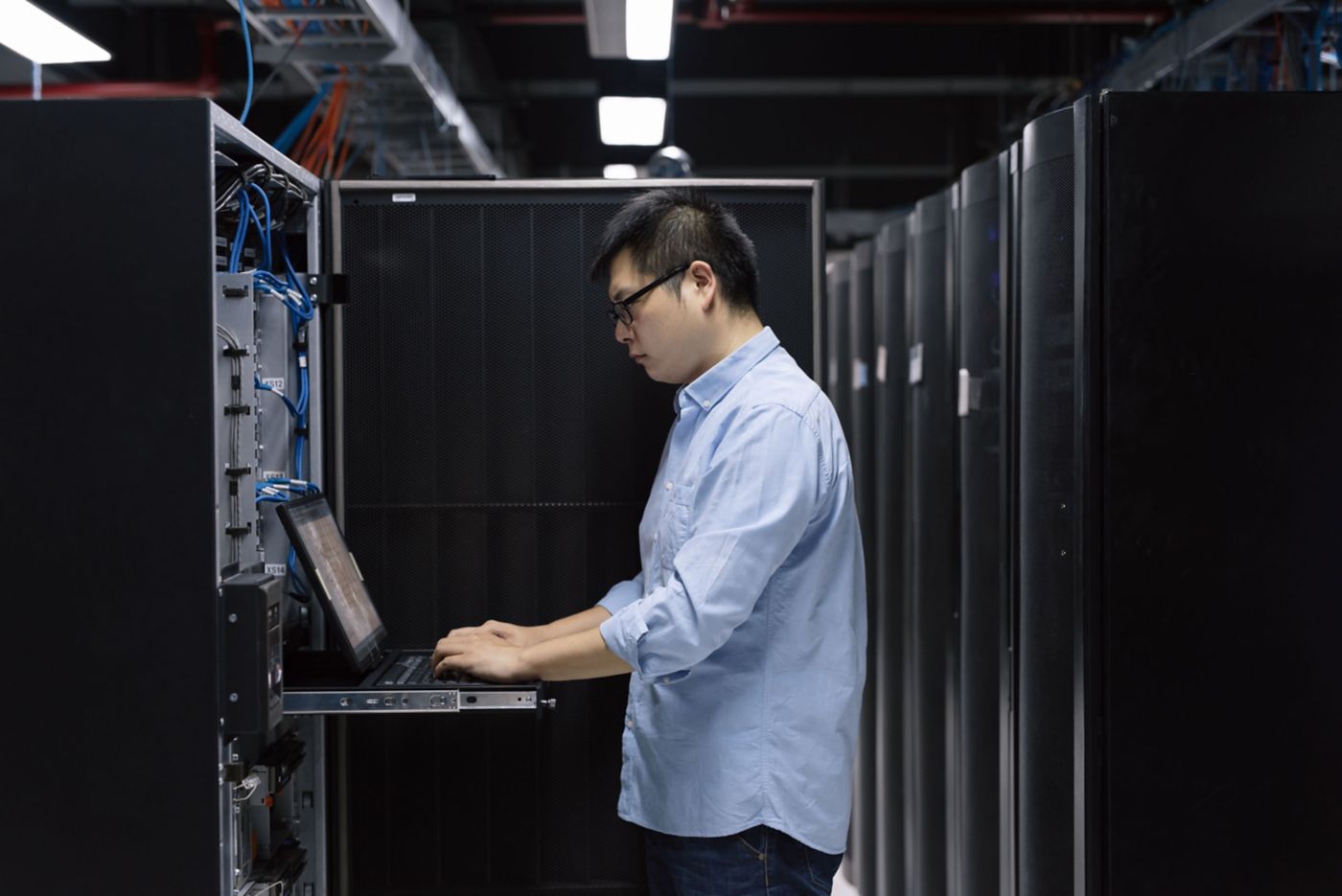 hon-it-technician-laptop-server-rack-data-centre-336203844.jpg