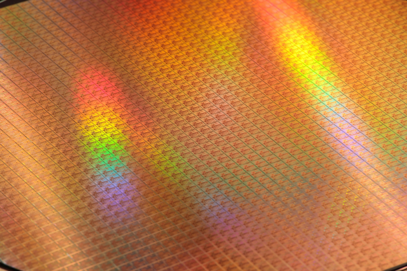 hon-silicon-wafer-iridescent-semiconductor-manufacturing-93165777.jpg